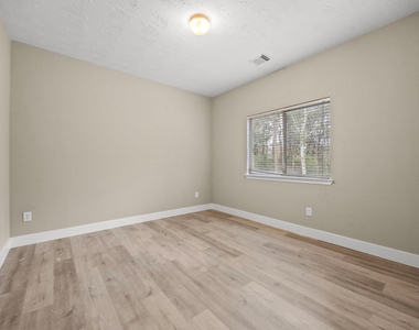 4500 Upland Circle Drive - Photo Thumbnail 25