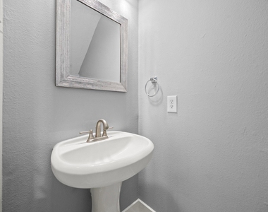 4500 Upland Circle Drive - Photo Thumbnail 27
