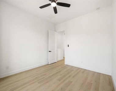 7130 Saint Augustine Street - Photo Thumbnail 17
