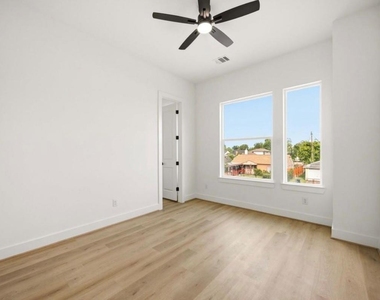7130 Saint Augustine Street - Photo Thumbnail 15