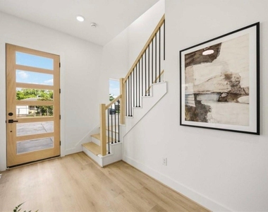 7130 Saint Augustine Street - Photo Thumbnail 8