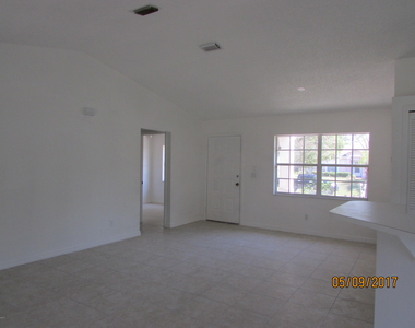 407 Delmonico Street Ne - Photo Thumbnail 1
