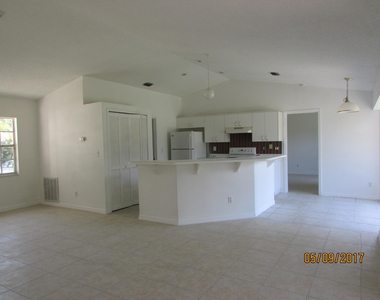 407 Delmonico Street Ne - Photo Thumbnail 3