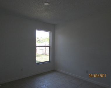 407 Delmonico Street Ne - Photo Thumbnail 7