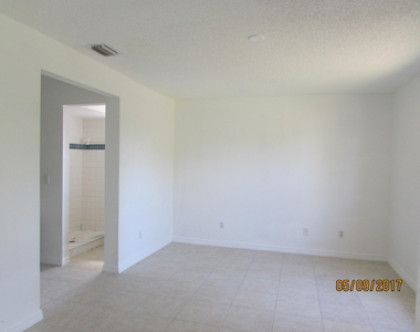 407 Delmonico Street Ne - Photo Thumbnail 4