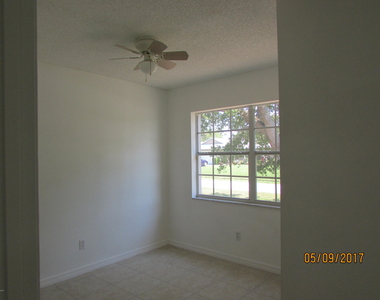 407 Delmonico Street Ne - Photo Thumbnail 5