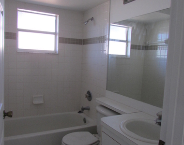 407 Delmonico Street Ne - Photo Thumbnail 6
