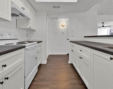 2830 S Bartell Drive - Photo Thumbnail 4