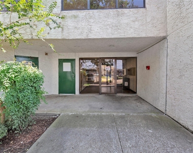 2830 S Bartell Drive - Photo Thumbnail 16