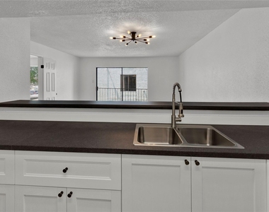 2830 S Bartell Drive - Photo Thumbnail 5