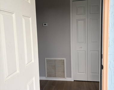 1136 Minnet Court Ne - Photo Thumbnail 13