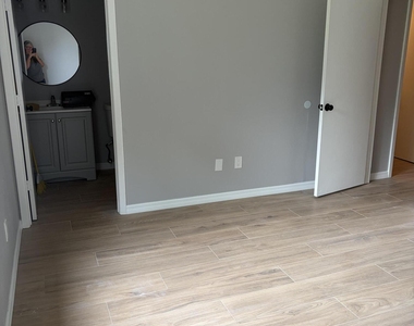 1136 Minnet Court Ne - Photo Thumbnail 3