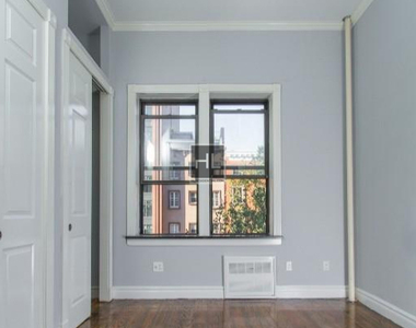 West 14 Street - Photo Thumbnail 3