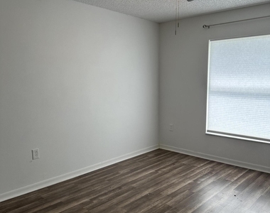 3127 Lowry Boulevard Se - Photo Thumbnail 6