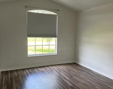 3127 Lowry Boulevard Se - Photo Thumbnail 8