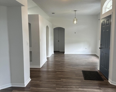 3127 Lowry Boulevard Se - Photo Thumbnail 2