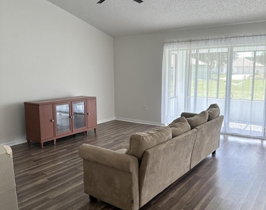 3127 Lowry Boulevard Se - Photo Thumbnail 3