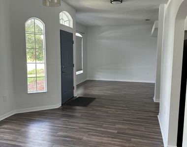3127 Lowry Boulevard Se - Photo Thumbnail 1