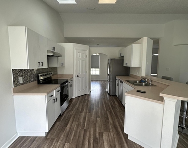 3127 Lowry Boulevard Se - Photo Thumbnail 4
