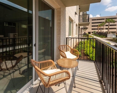 18036 Park Row Blvd - Photo Thumbnail 6