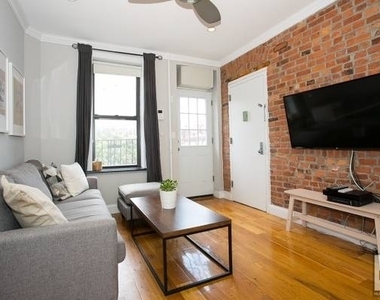 Essex Street - Photo Thumbnail 1