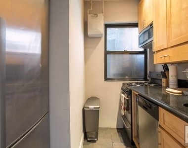 Essex Street - Photo Thumbnail 4