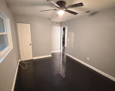 2309 Anna Drive - Photo Thumbnail 12