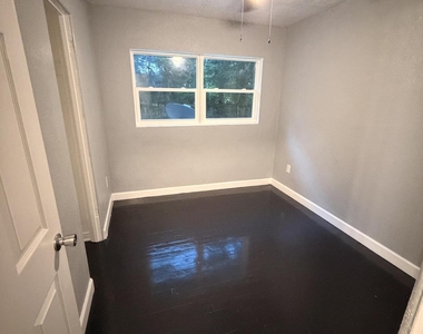 2309 Anna Drive - Photo Thumbnail 19