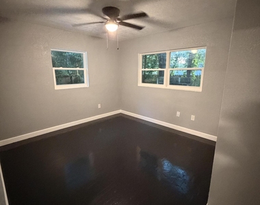 2309 Anna Drive - Photo Thumbnail 16