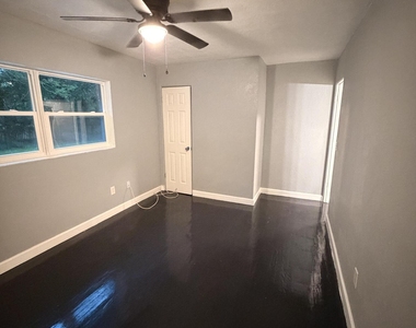 2309 Anna Drive - Photo Thumbnail 11