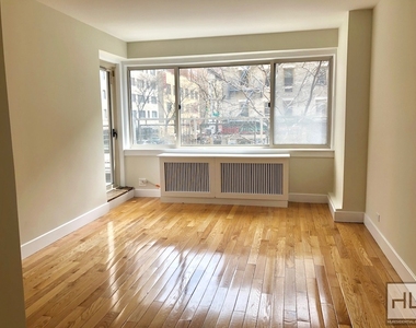 E 65th St - Photo Thumbnail 3