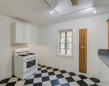 1428 Wentworth Street - Photo Thumbnail 7