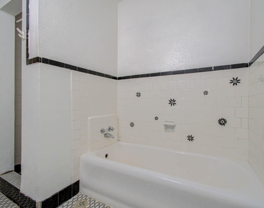 1428 Wentworth Street - Photo Thumbnail 15