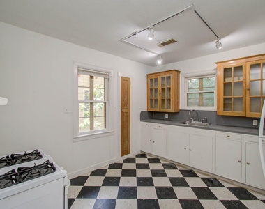 1428 Wentworth Street - Photo Thumbnail 5