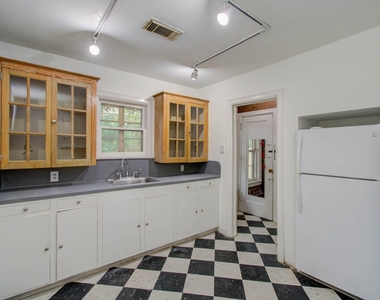 1428 Wentworth Street - Photo Thumbnail 4