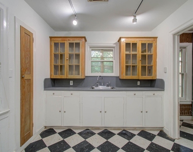 1428 Wentworth Street - Photo Thumbnail 3