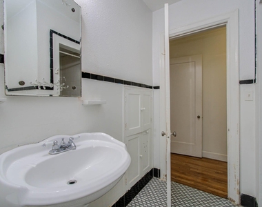 1428 Wentworth Street - Photo Thumbnail 16