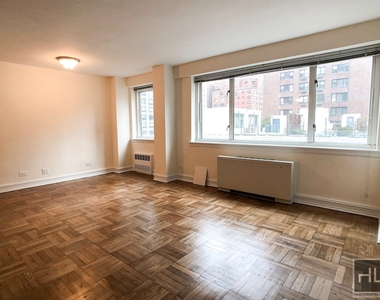 East 71st Street - Photo Thumbnail 1