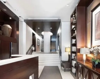 East 71st Street - Photo Thumbnail 12