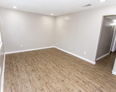 1667 Northwood Street - Photo Thumbnail 4