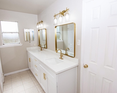 2611 Ashington Drive - Photo Thumbnail 5