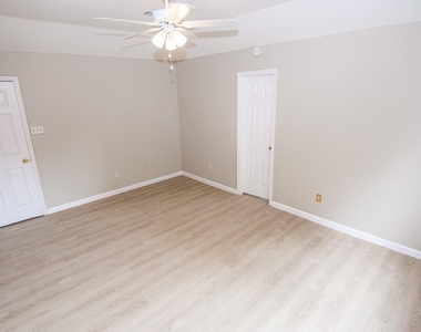 2611 Ashington Drive - Photo Thumbnail 4