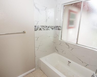 2611 Ashington Drive - Photo Thumbnail 7