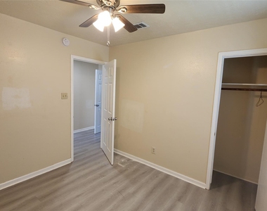 4415 Groton Drive - Photo Thumbnail 6