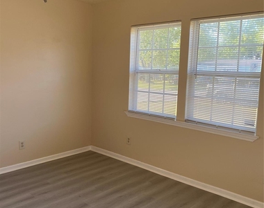4415 Groton Drive - Photo Thumbnail 5
