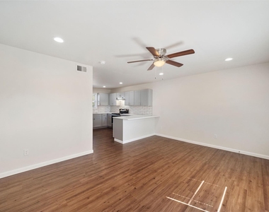 6403 Sloan Street - Photo Thumbnail 2