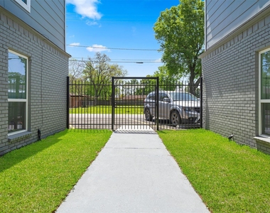 6403 Sloan Street - Photo Thumbnail 27