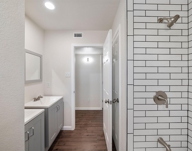 6403 Sloan Street - Photo Thumbnail 18