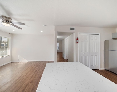 6403 Sloan Street - Photo Thumbnail 10