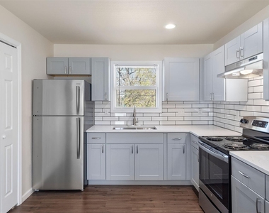 6403 Sloan Street - Photo Thumbnail 12